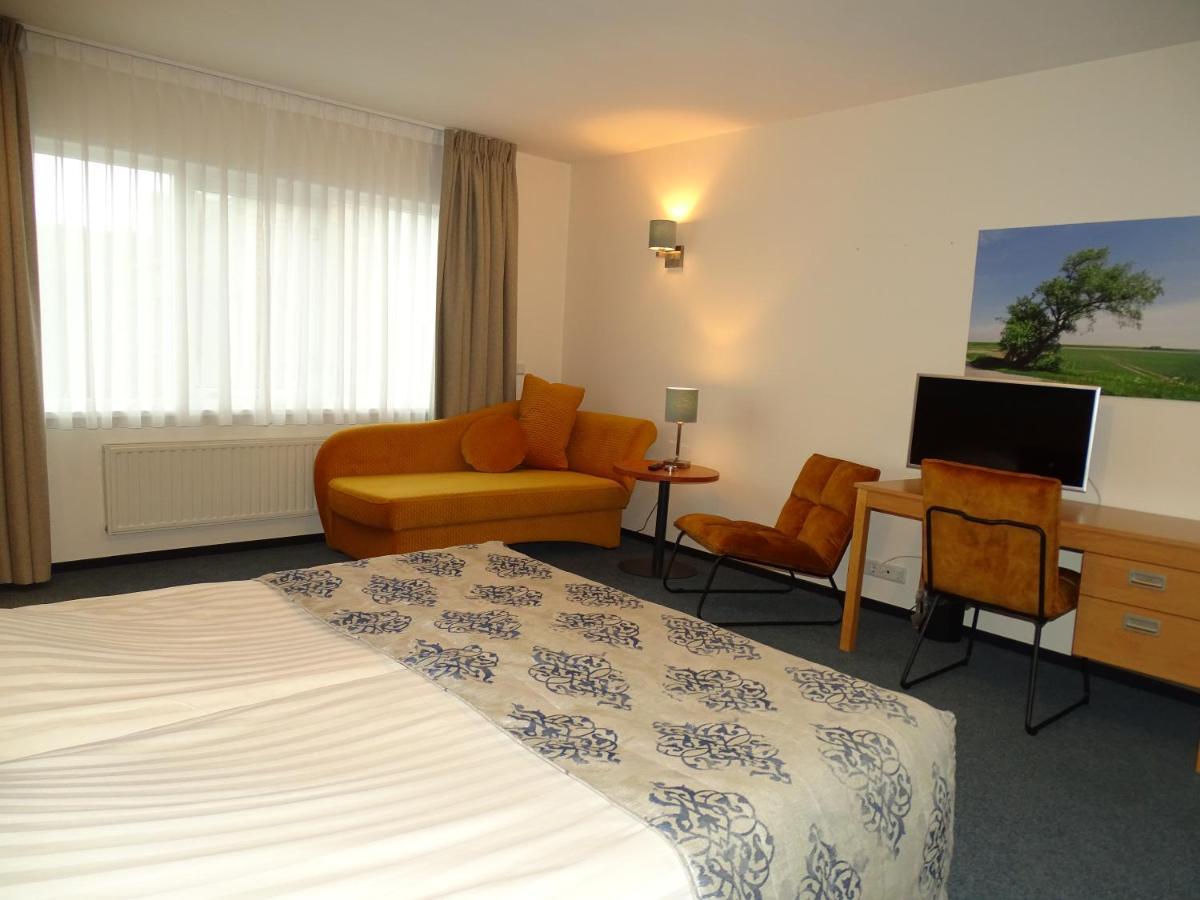 Hotel Café Restaurant De Kroon Wissenkerke Esterno foto